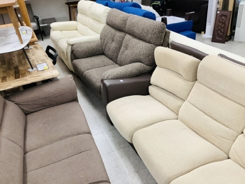 ソファーのカップボード