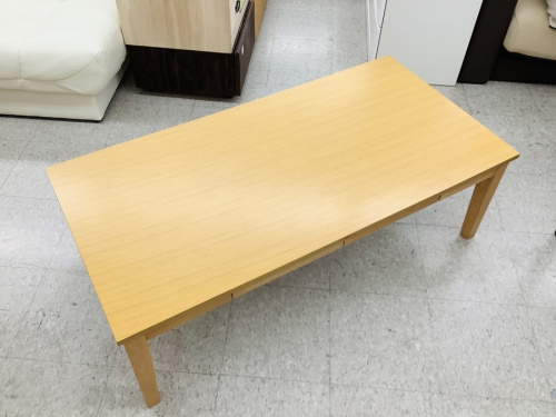 家具のテーブル
