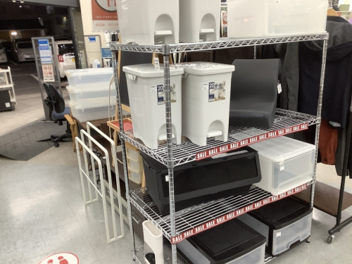 家具のテーブル