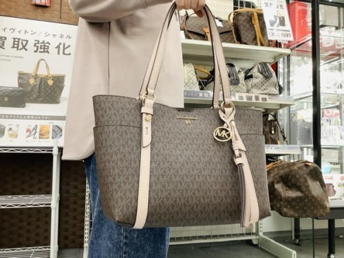 MICHAEL KORSのハンドバッグ