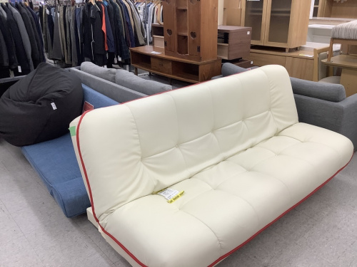 ダイニングセットのソファ