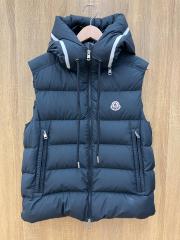 MONCLER / モンクレール】ダウンベスト｜落ち着いたネイビーカラーで