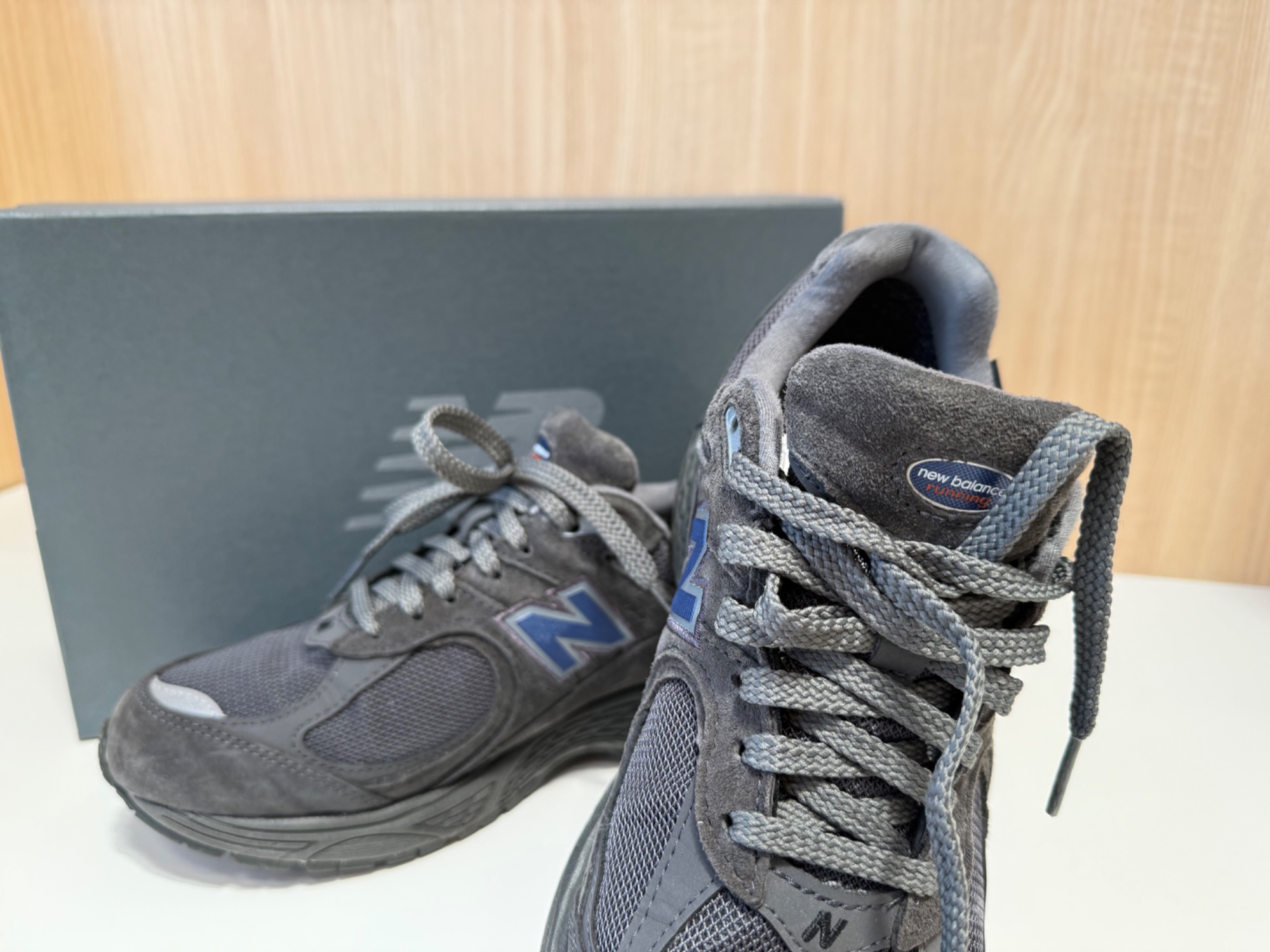 NEW BALANCEとBEAMSのコラボスニーカーのご紹介になります