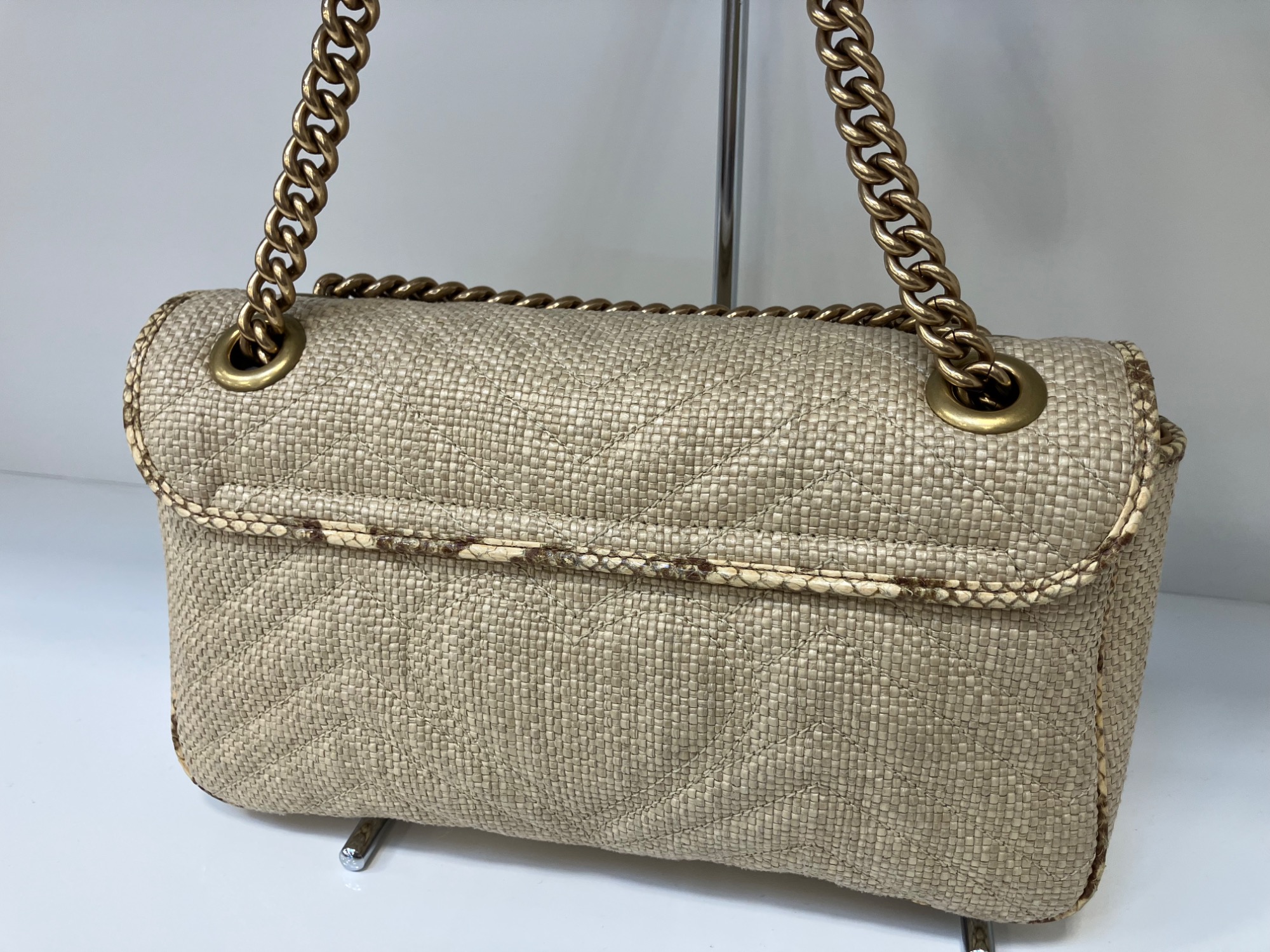 2025新作◆GUCCI◆〔GGマーモント〕ミディアム ショルダーバッグ GGマーモント〕ミディアム ショルダーバッグホワイト レザー