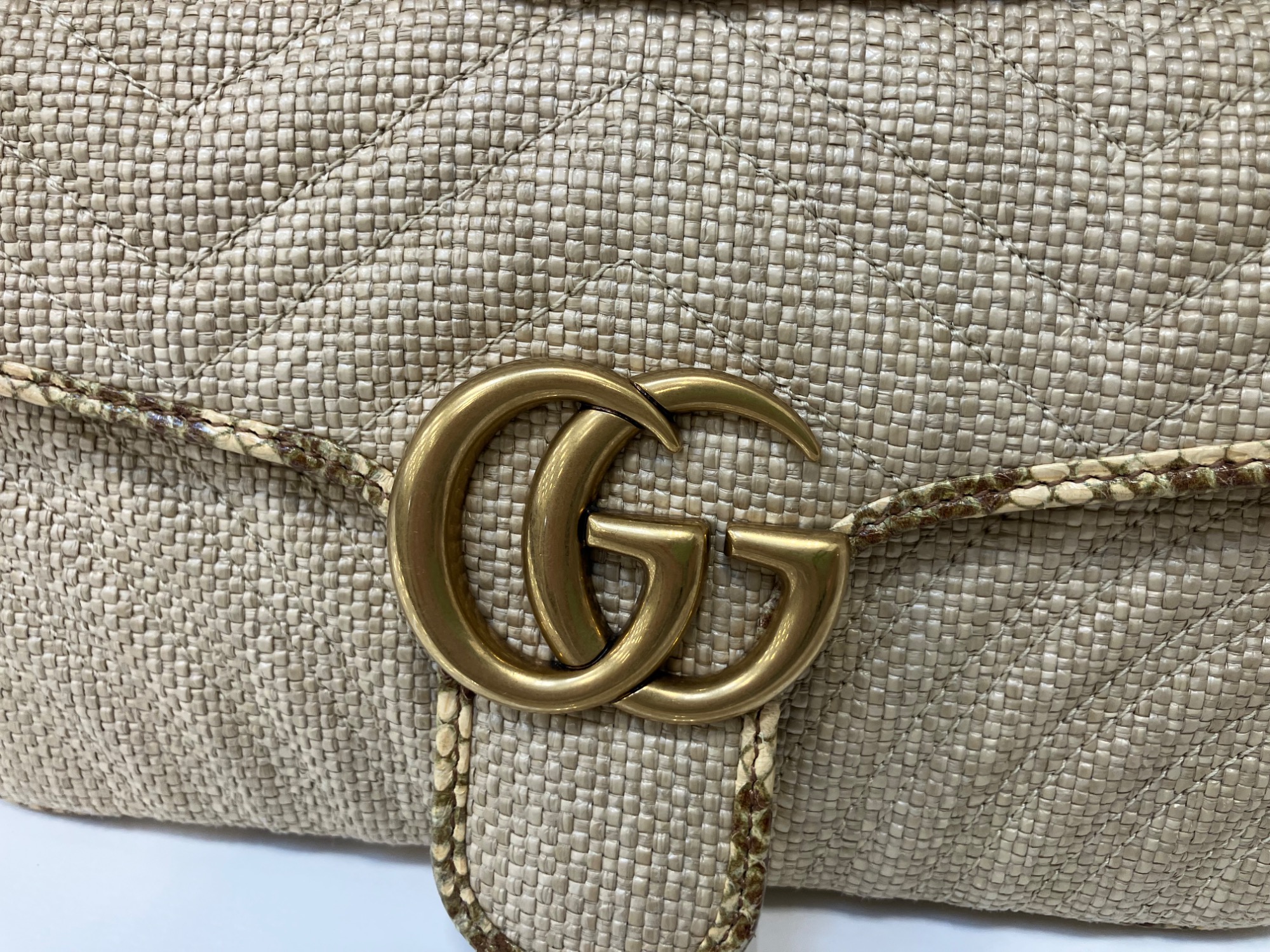 GUCCI（グッチ）GGマーモントショルダーバックのご紹介になり