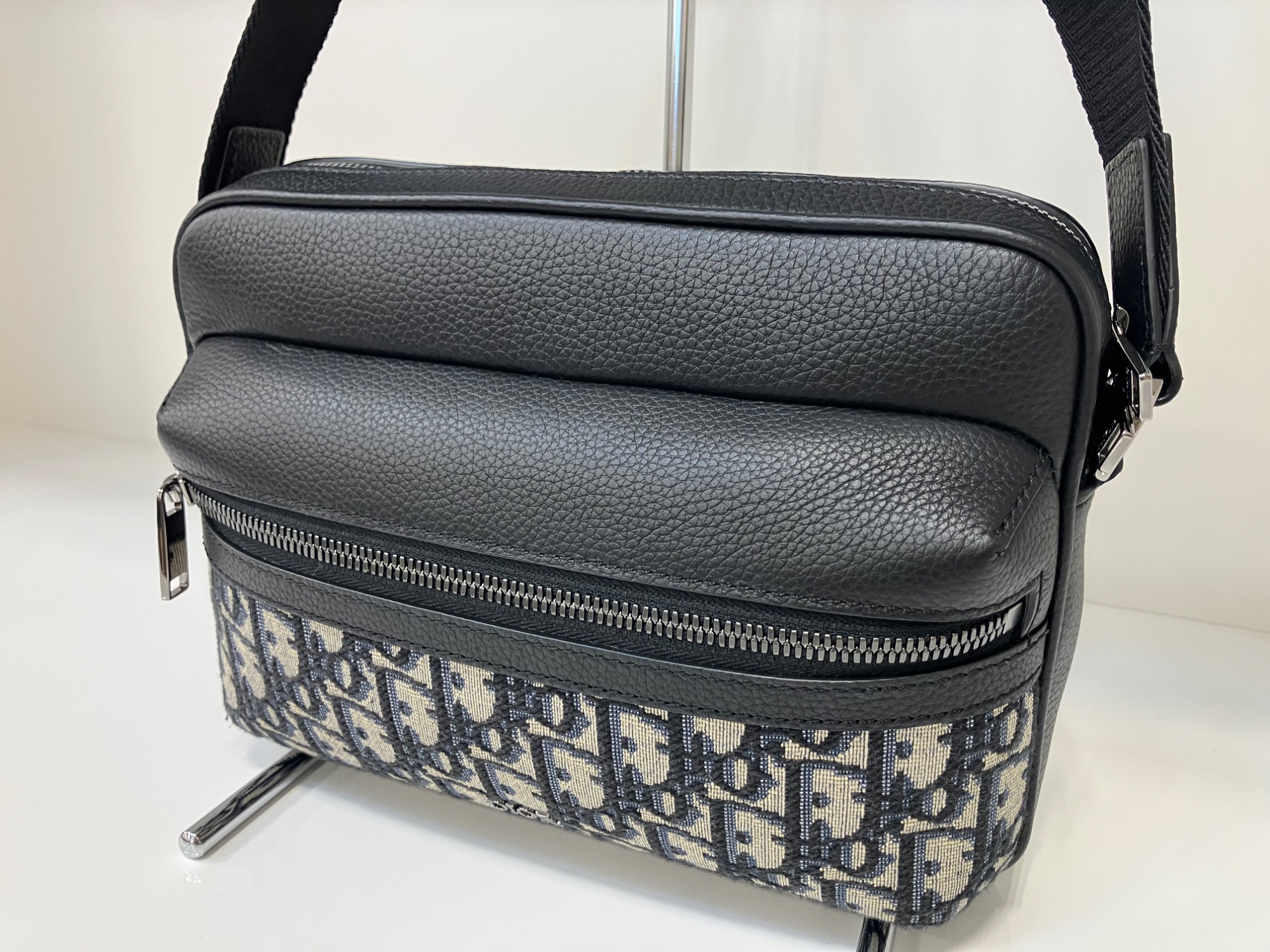 Dior ディオール ジップ メッセンジャーバッグ ミニ ブラック DiOR(ディオール)ジップメッセンジャーバックミニのご紹介に