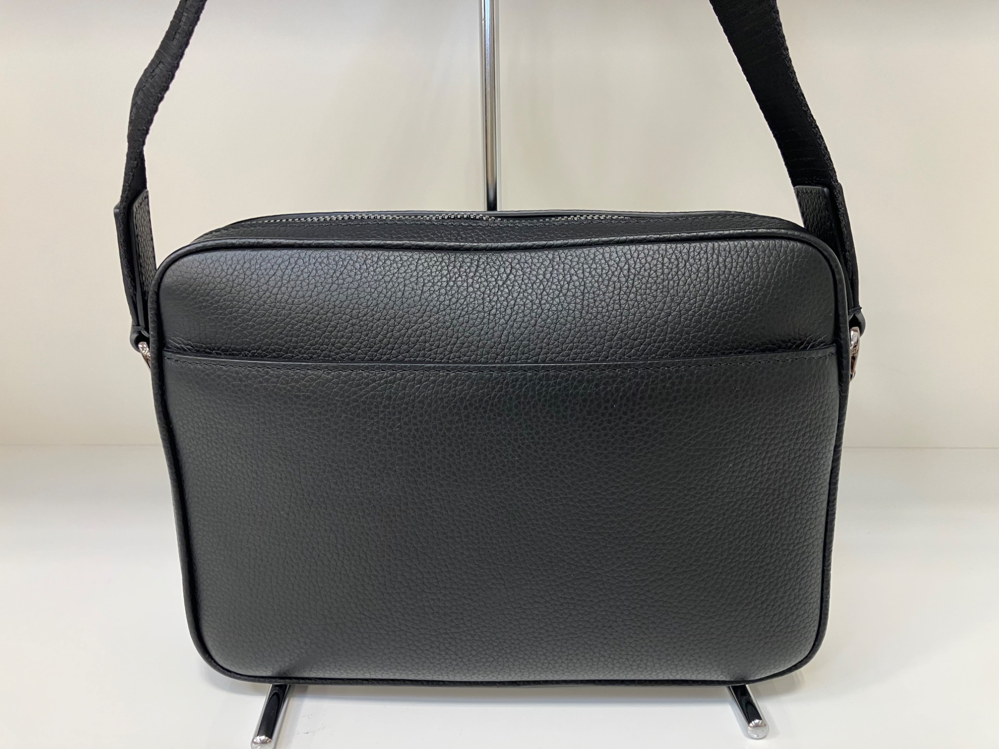 DiOR（ディオール）ジップメッセンジャーバックミニのご紹介に