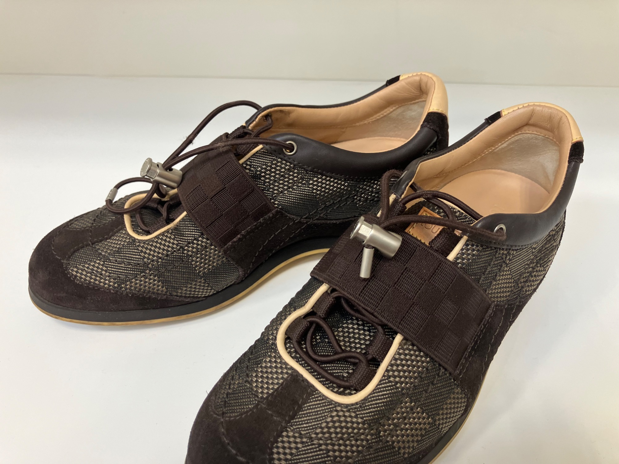 LOUIS VUITTON(ルイヴィトン)スニーカーご紹介になります