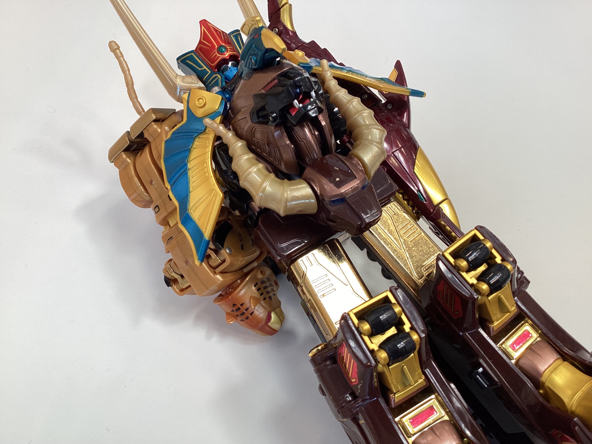 BANDAIから百獣戦隊ガオレンジャー DX超合金 ガオゴットのご紹介