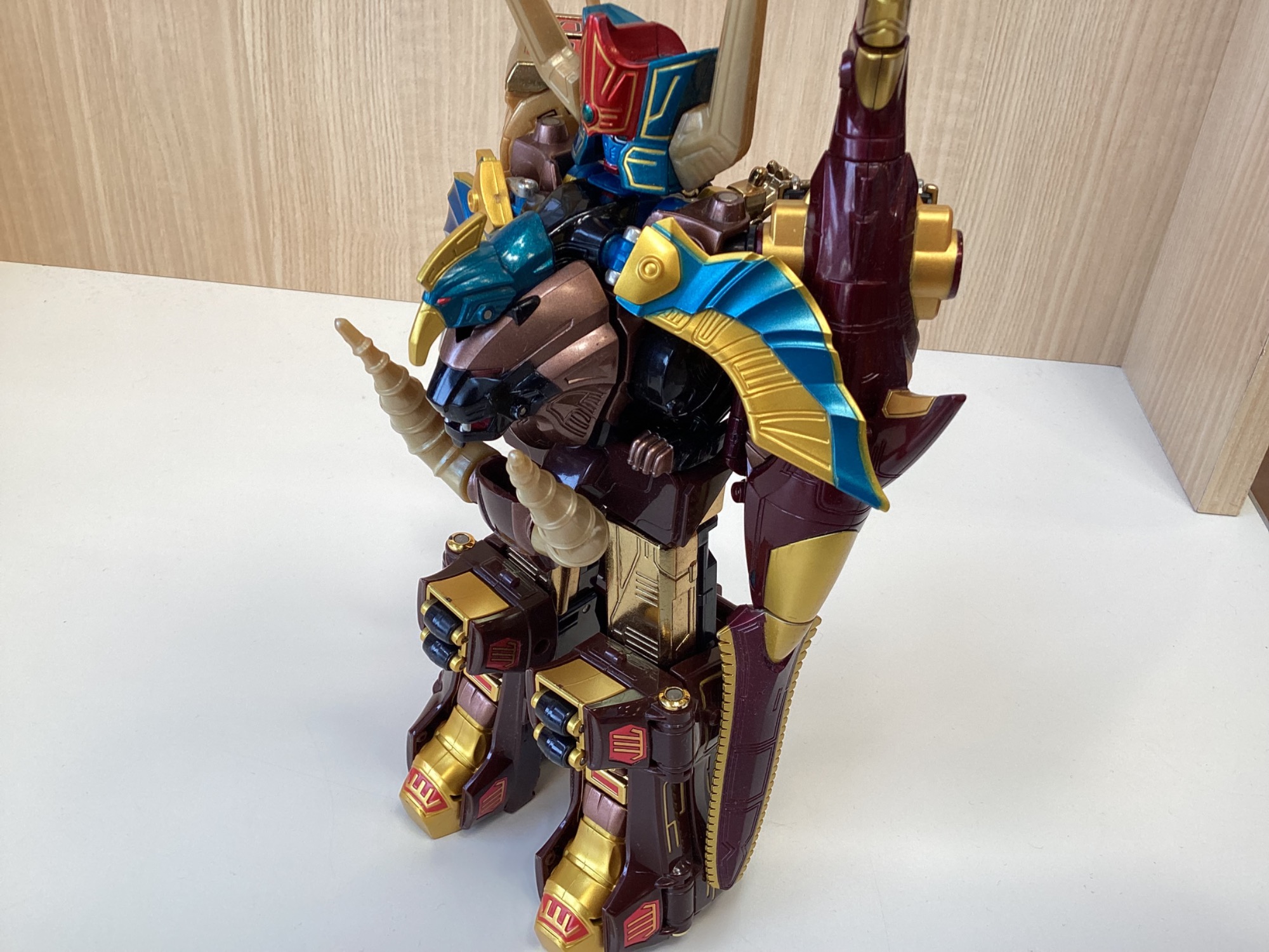 BANDAIから百獣戦隊ガオレンジャー DX超合金 ガオゴットのご紹介