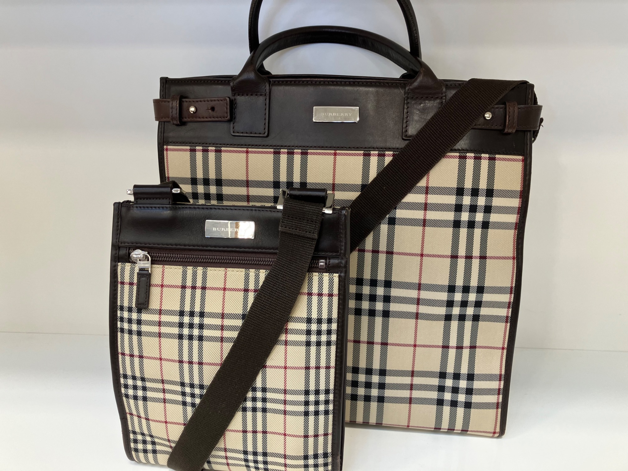 BURBERRY バーバリー ショルダーバッグ 国内即発送BURBERRY バーバリー ショルダーバッグ ロゴ
