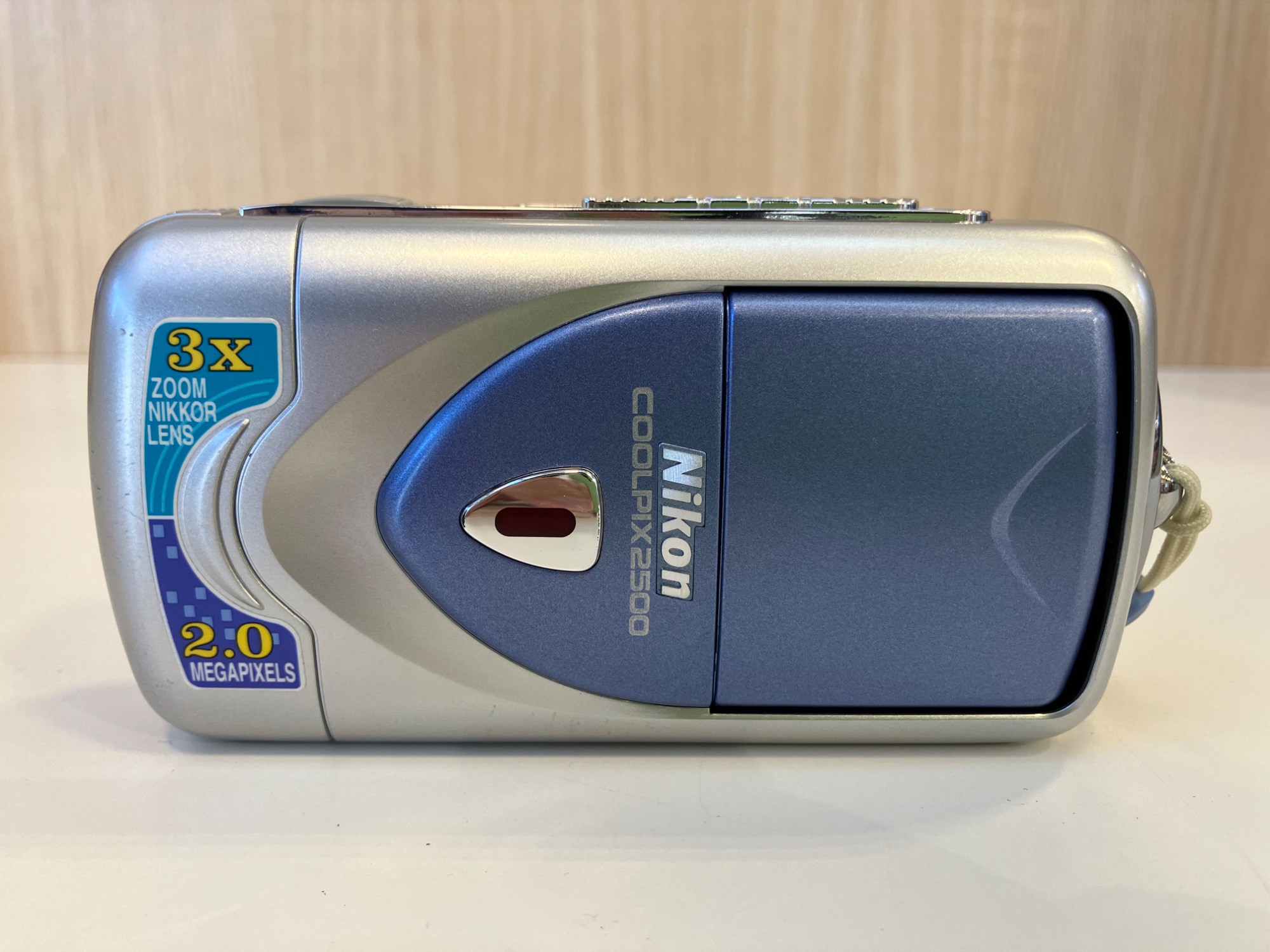 Nikon（ニコン）コンパクトデジタルカメラCOOLPIX2500のご紹介です