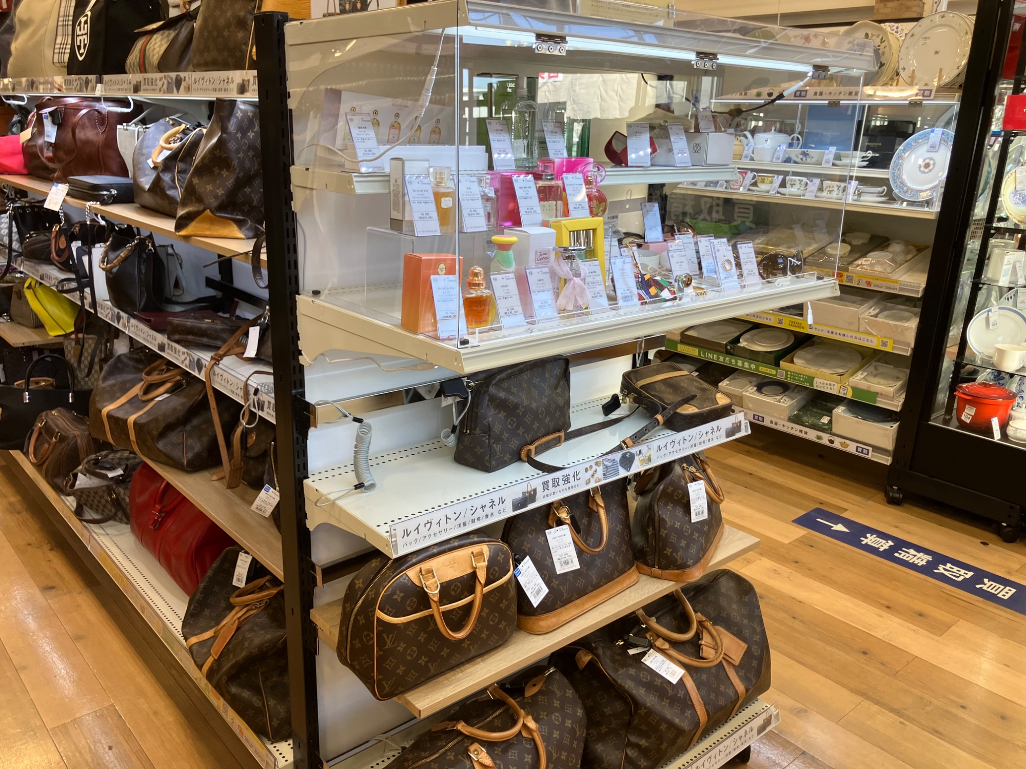 LOUIS VUITTON からジッピーウォレットヴェルティカルのご紹介になり 
