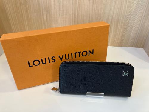 LOUIS VUITTON からジッピーウォレットヴェルティカルのご紹介になり LOUIS VUITTON からジッピーウォレットヴェルティカルのご紹介になり