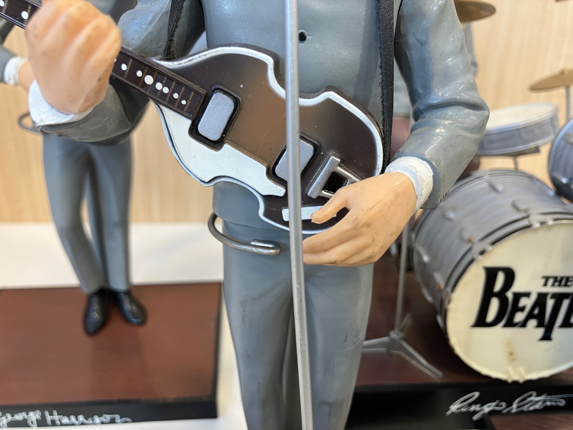 HAMILTON からThe Beatles(ビートルズ)のフィギュアセットのご紹介です