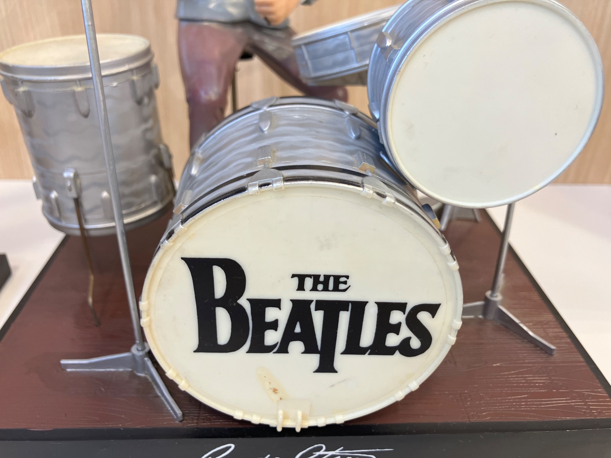 HAMILTON からThe Beatles(ビートルズ)のフィギュアセットのご紹介です
