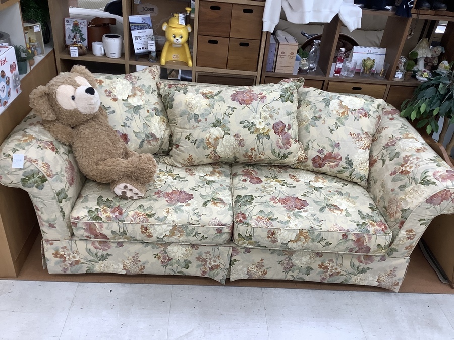 ロバートミシェル　ROBERT MICHAEL　クラシック　2人掛け　ソファ ROBERT MICHAEL（ロバートマイケル）の2人掛けソファーを入荷しました