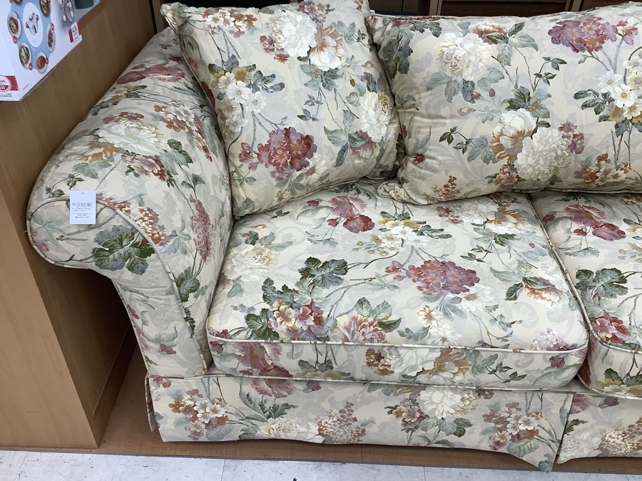 ROBERT MICHAEL（ロバートマイケル）の2人掛けソファーを入荷しました