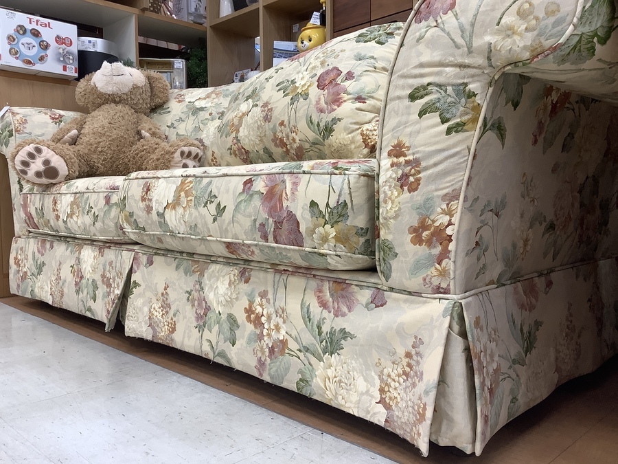 ROBERT MICHAEL（ロバートマイケル）の2人掛けソファーを入荷しました