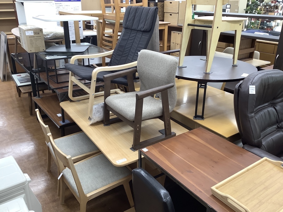 ROBERT MICHAEL（ロバートマイケル）の2人掛けソファーを入荷しました