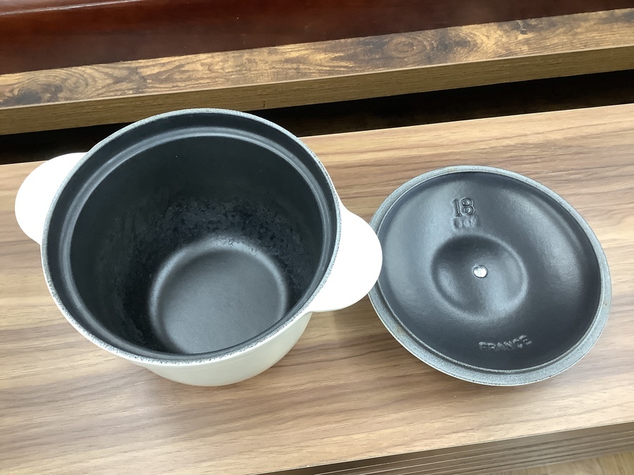 LE CREUSET(ル・クルーゼ)のココット・エブリィ【18 メレンゲ LE CREUSET(ル・クルーゼ)のココット・エブリィ【18 メレンゲ