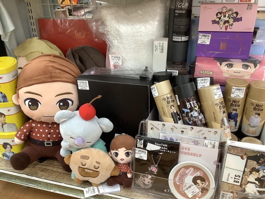 BTS 非公式グッズまとめ売り BTS グッズ まとめ売り おまけ増量中 値下げ可能 - メルカリ