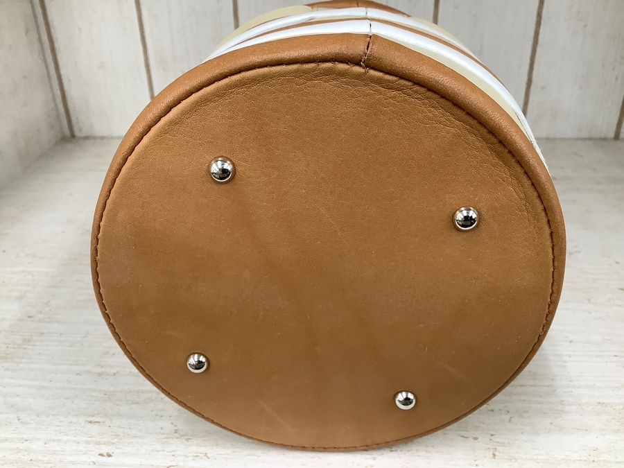 KITAMURA（キタムラ）のパンケーキ型ハンドバッグをご紹介