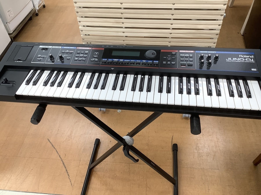 Roland ローランド JUNO-Di　モバイルシンセサイザー Roland - JUNO-Di | Mobile Synthesizer with Song Player