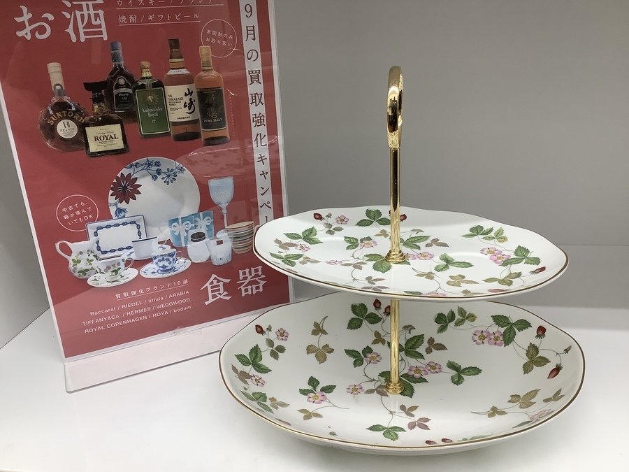 Wedgwood(ウェッジウッド)ワイルドストロベリーのケーキスタンドが入荷