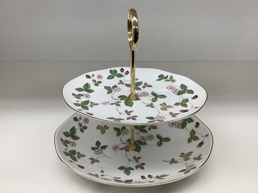 Wedgwood(ウェッジウッド)ワイルドストロベリーのケーキスタンドが入荷