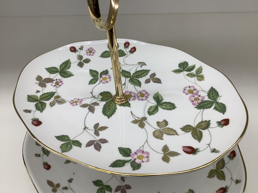 Wedgwood(ウェッジウッド)ワイルドストロベリーのケーキスタンドが入荷