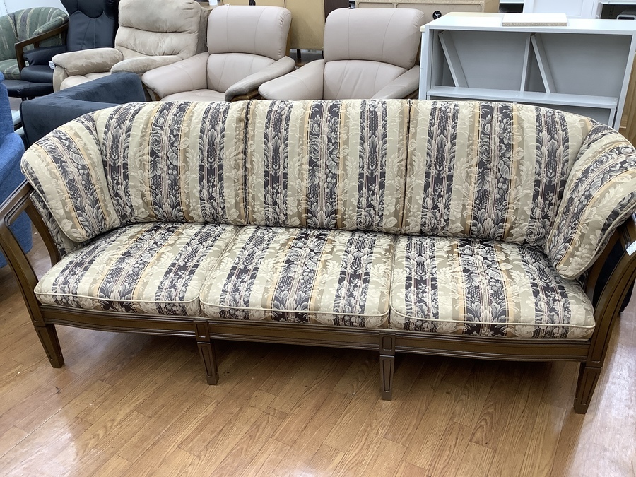 ブランド家具 マル二 3人掛けソファ入荷しました！！