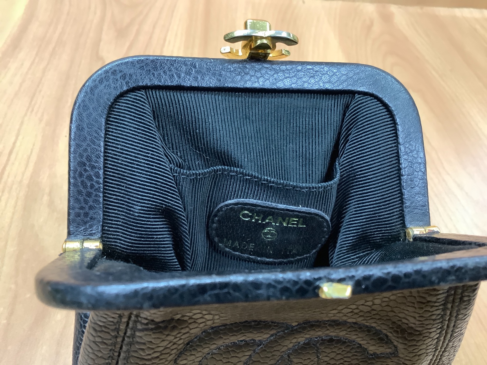 コロンと可愛いフォルム♪】CHANEL(シャネル)よりがま口ポーチ