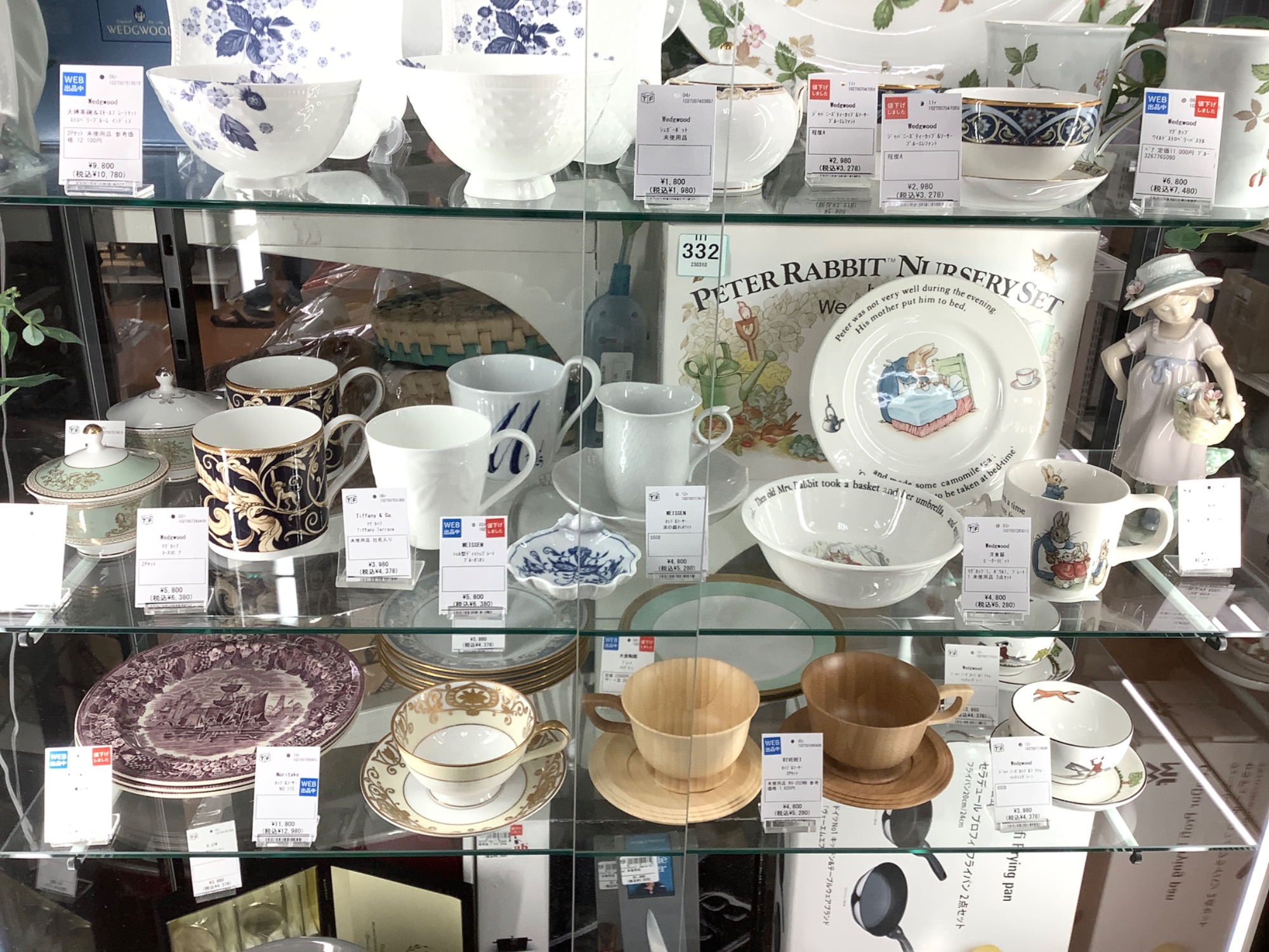 可憐なスミレ柄】Noritake(ノリタケ)よりカップ&ソーサー 可憐なスミレ柄】Noritake(ノリタケ)よりカップ&ソーサー