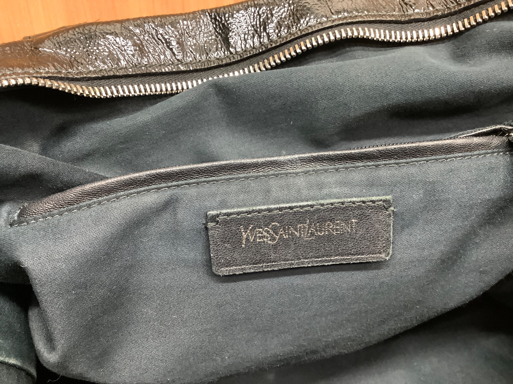使いやすいサイズ！】Yves Saint Laurent（イブ・サンローラン