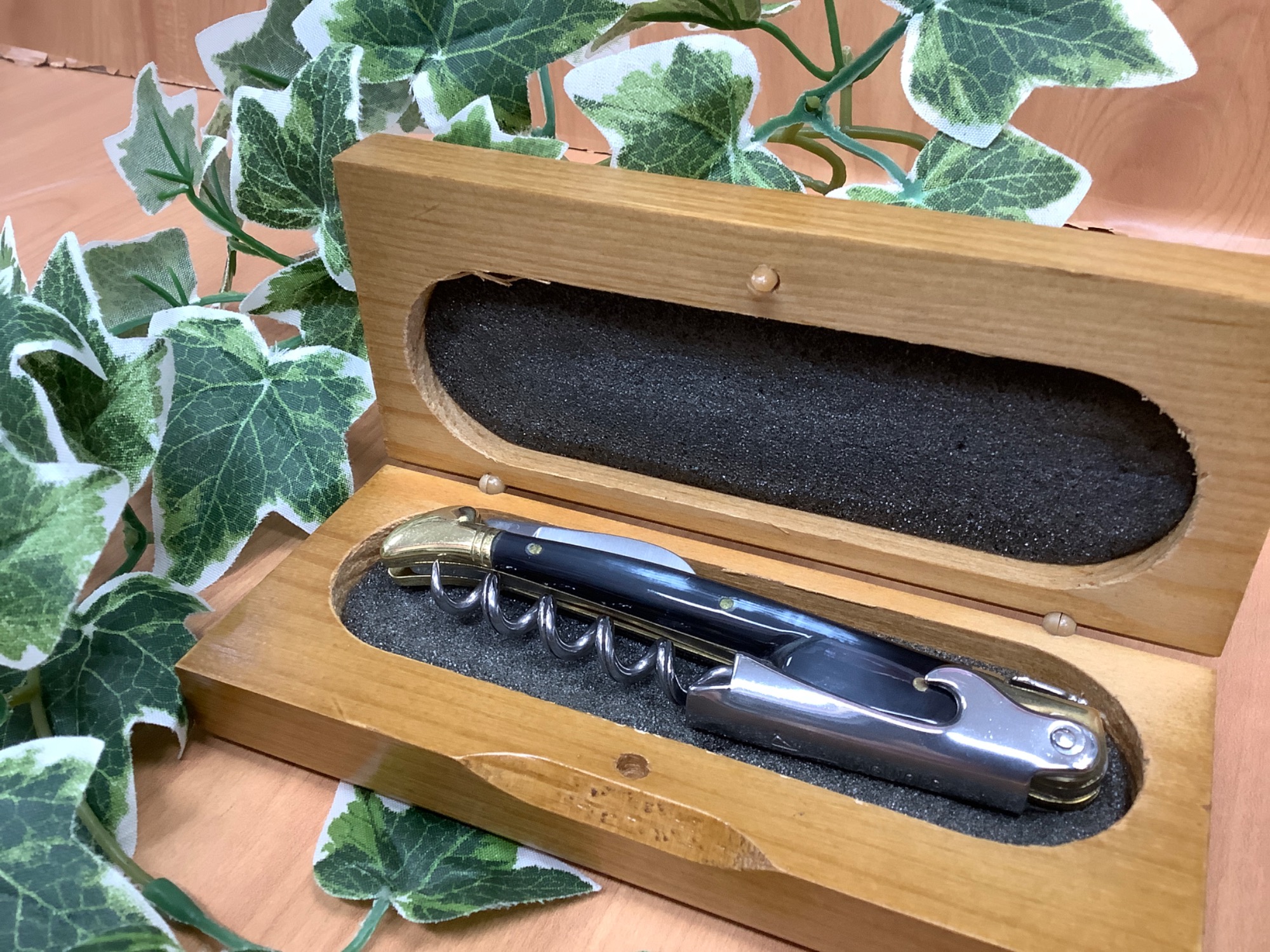 ラギオールナイフ(Laguiole) Facom ファコム(記念品) プロ御用達!!】LAGUIOLE(ラギオール)よりソムリエナイフが