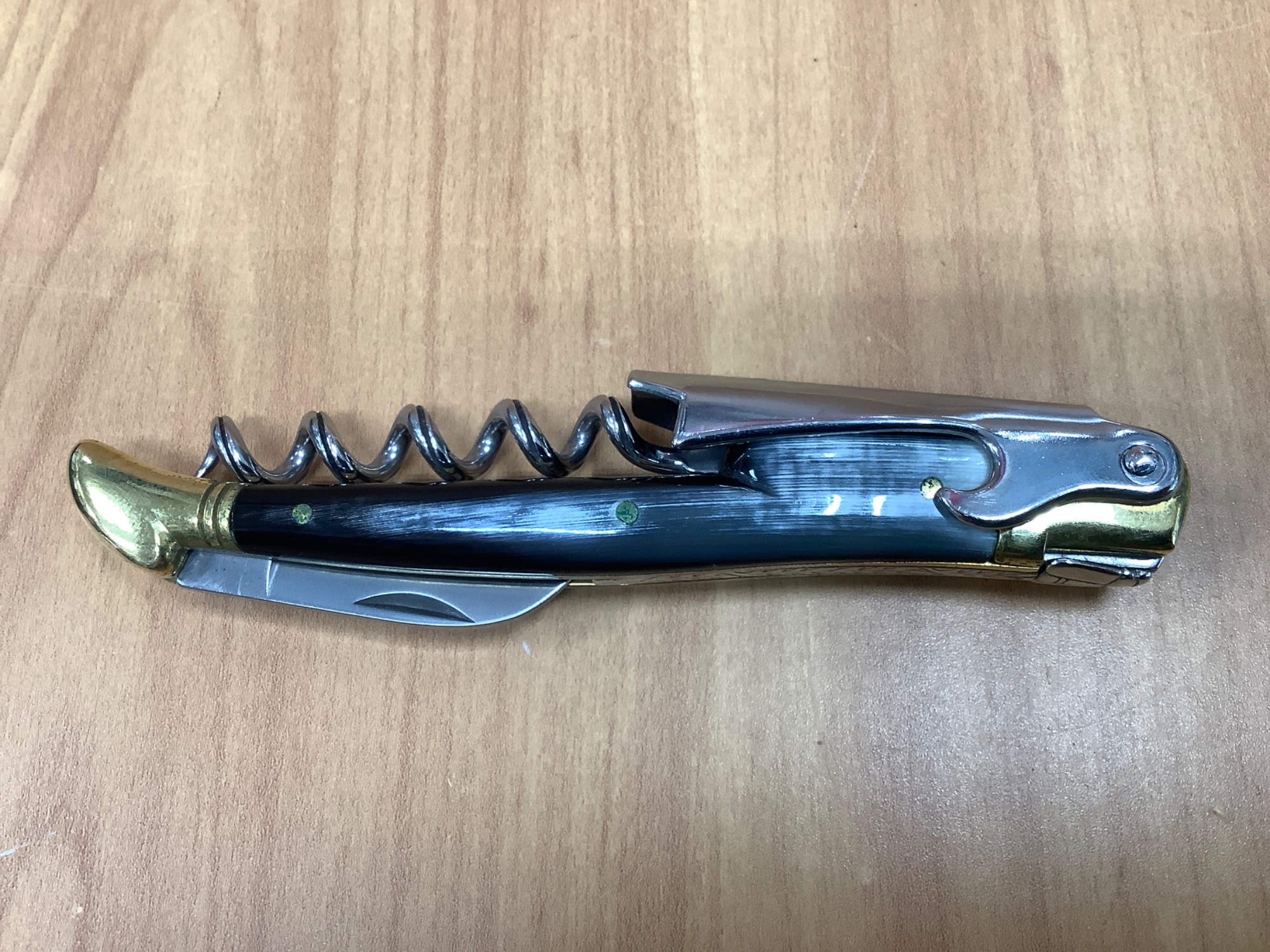 プロ御用達！！】LAGUIOLE（ラギオール）よりソムリエナイフが