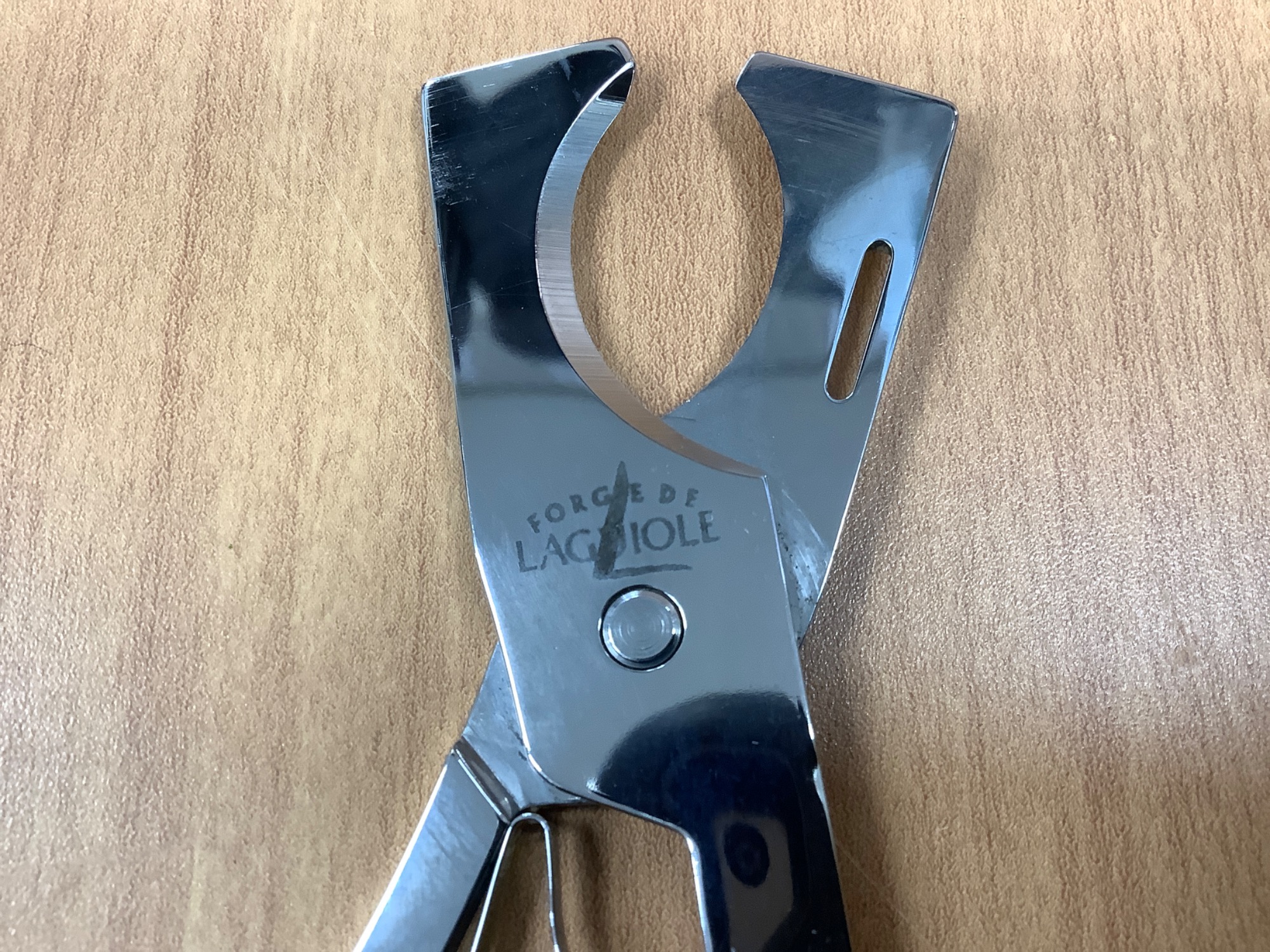 追求された使いやすさ！】LAGUIOLE（ラギオール）よりシガーカッターが