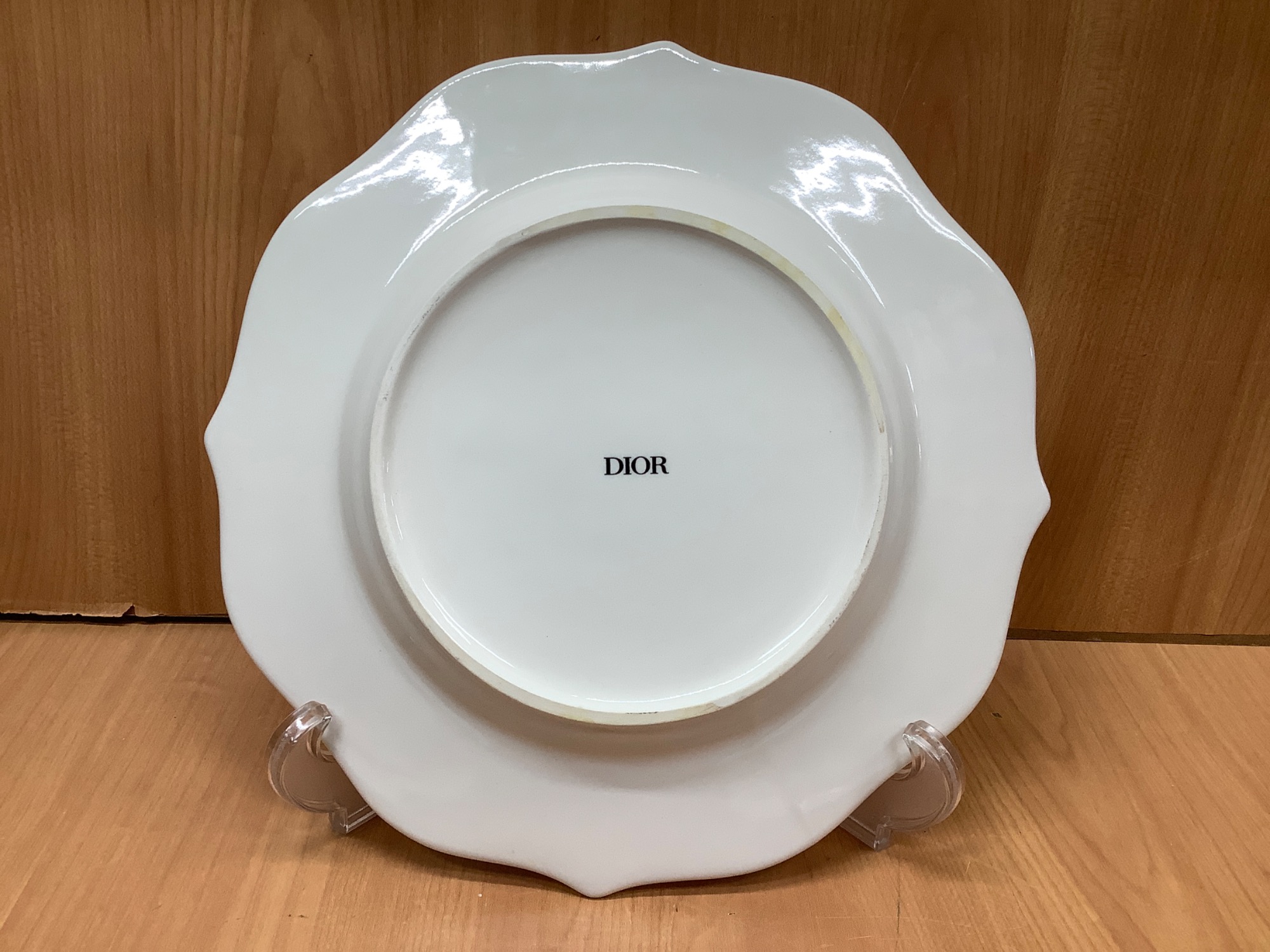 食卓を彩る一枚】DIOR（ディオール）よりリリーディオールのプレートが