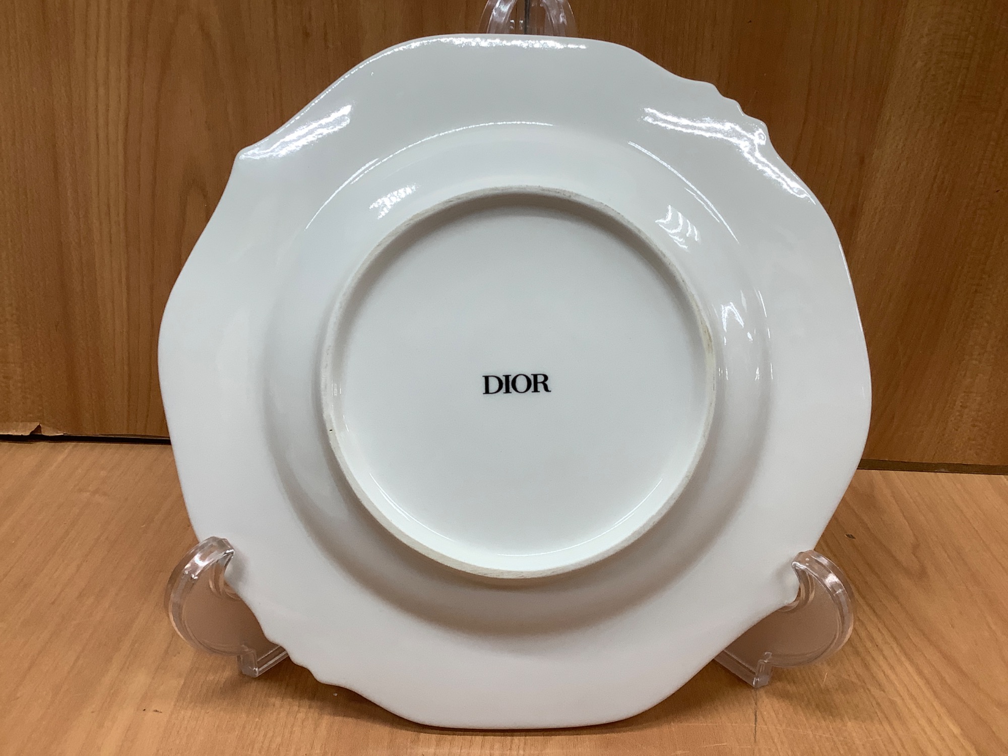 食卓を彩る一枚】DIOR（ディオール）よりリリーディオールのプレートが