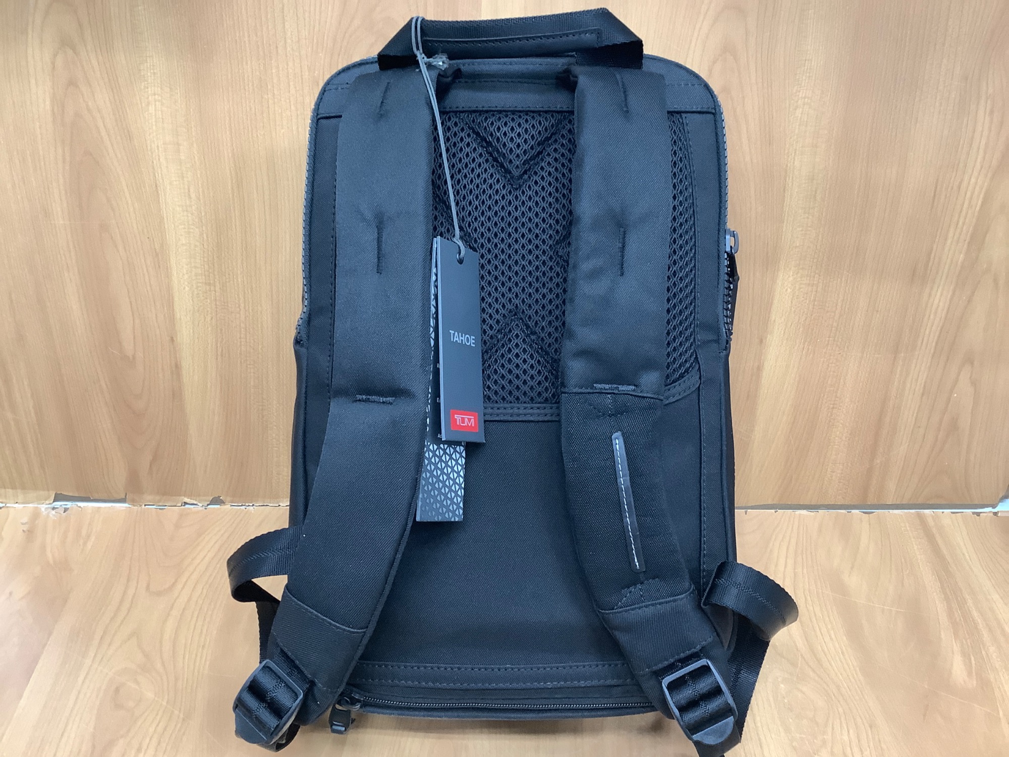【未使用に近い】TUMIトゥミ 2024年製バックパック682404DNVY2E TUMI トゥミ ショルダーバッグ 25105D ARRIVE McCarren Zip Top