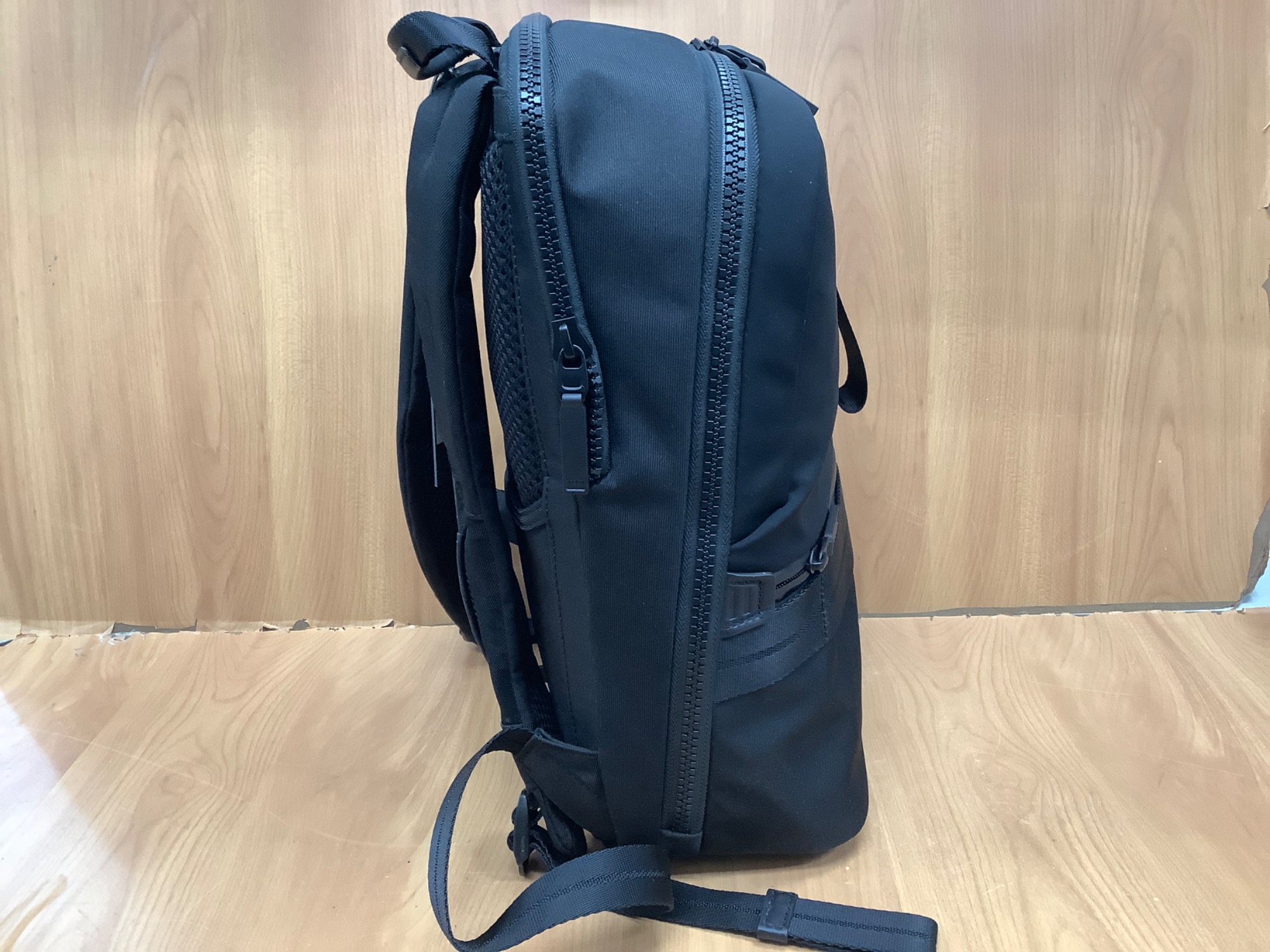 【未使用に近い】TUMIトゥミ 2024年製バックパック682404DNVY2E Amazon.co.jp: 日本限定現行品定価82500円TUMI Jarvis
