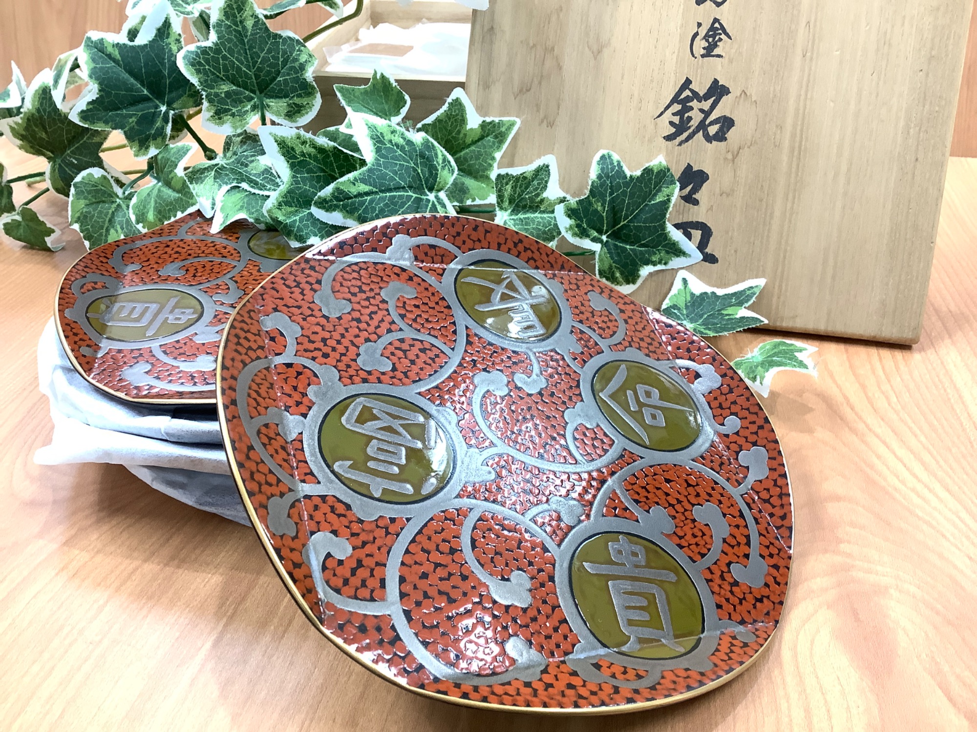 極彩色の器】五島屋 より 輪島塗 銘々皿 長命富貴 が入荷致しました