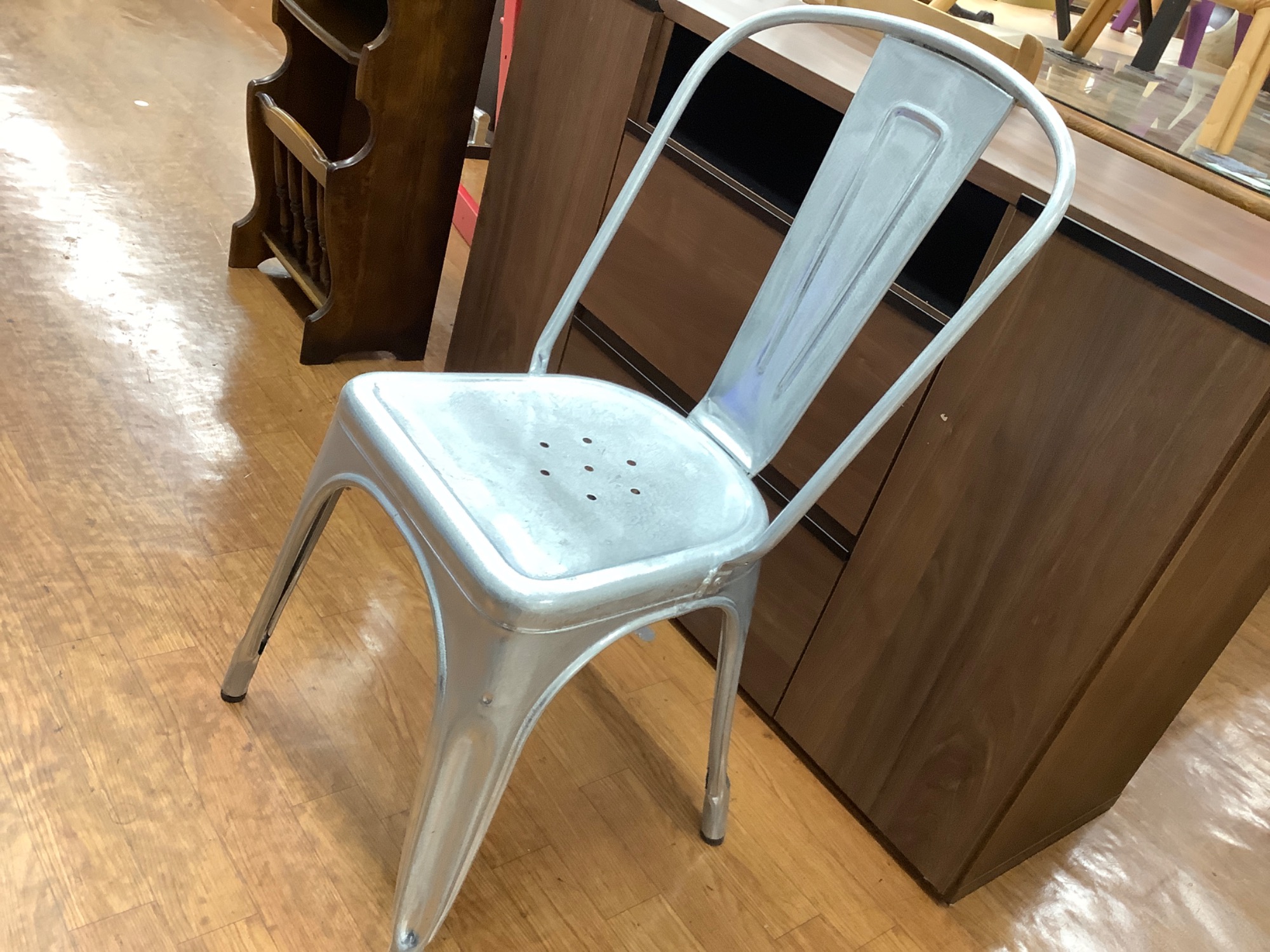 ブリキ缶がレトロ可愛い！】TOLIX（トリックス）よりAチェア が入荷