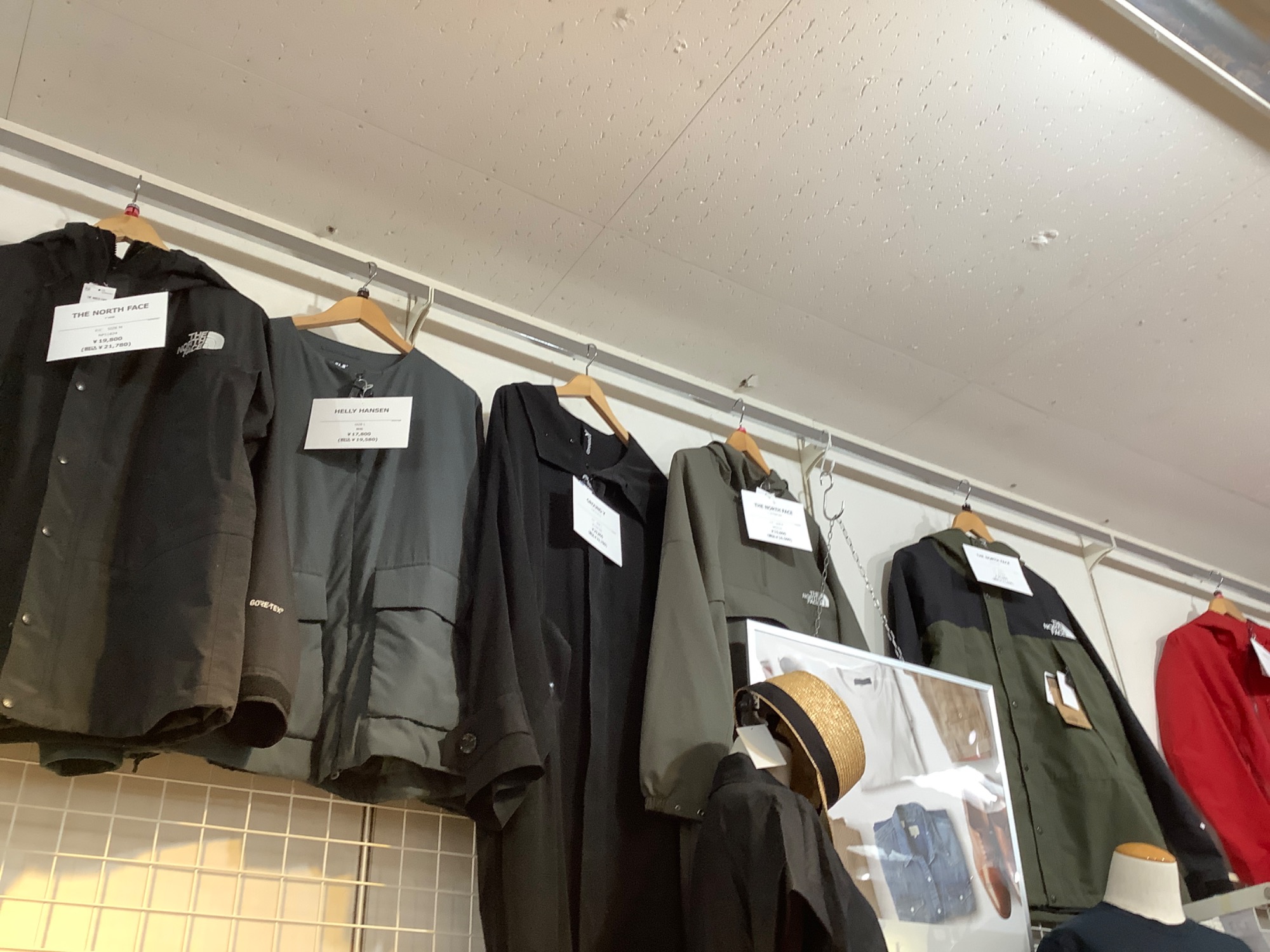 BURBERRY　スタジャン　コレクションモデル BURBERRY スタジャン コレクションモデル 【公式通販】