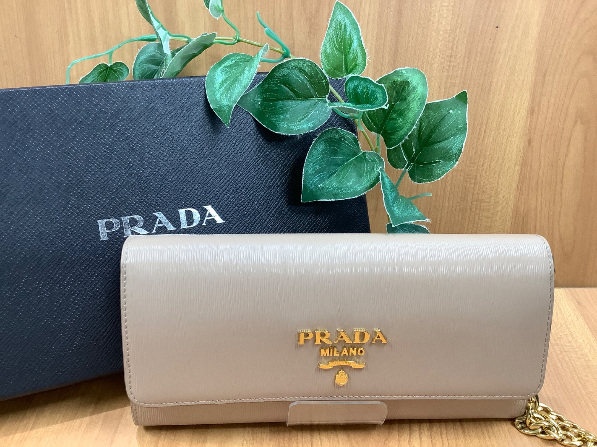 特別な日を引き立たせる♪】PURADA（プラダ）より チェーンウォレット