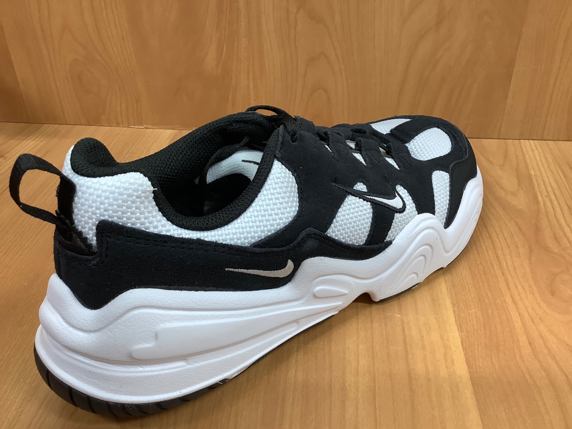 オシャレで疲れない♪】NIKE(ナイキ)スニーカーTech Hera オシャレで疲れない♪】NIKE(ナイキ)スニーカーTech Hera