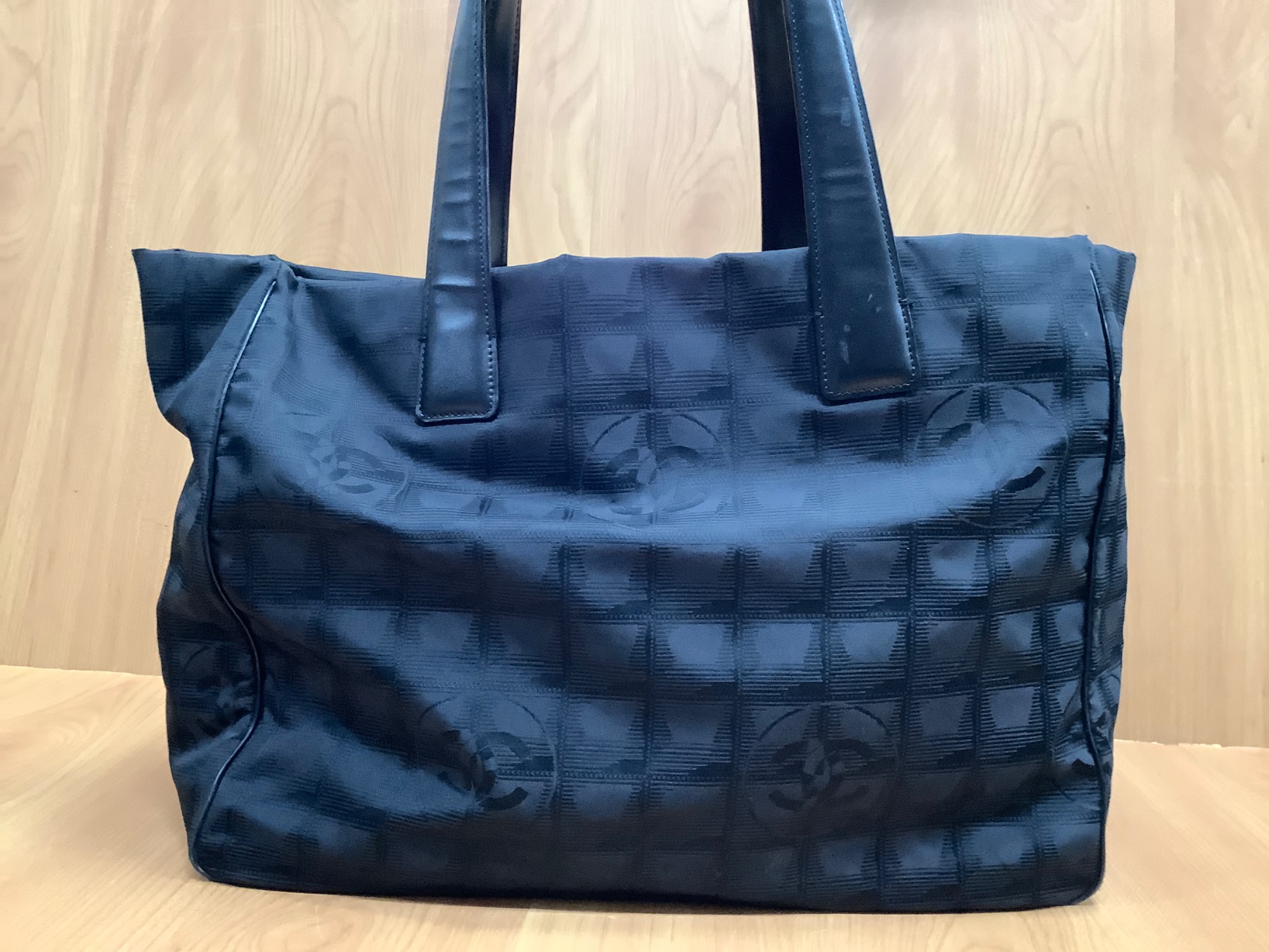 【たっぷり収納でデイリー使いに♡】CHANEL トートバッグ たっぷり収納でデイリー使いに♡】CHANEL トートバッグ (CHANEL