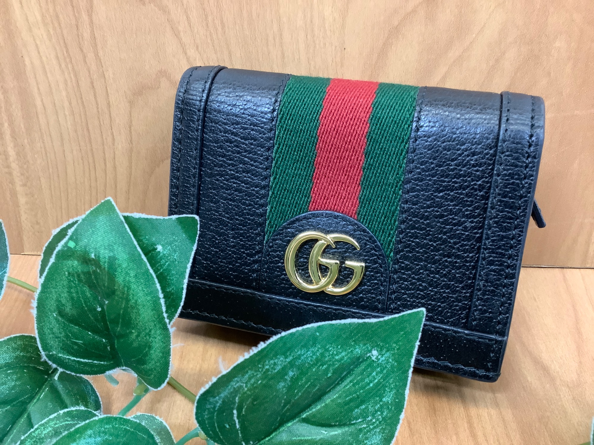 GUCCI グッチ シェリー ライン アクセサリーライン 折り財布 札入れ シェリーラインがオシャレ♪】GUCCI（グッチ）より2つ折り財布