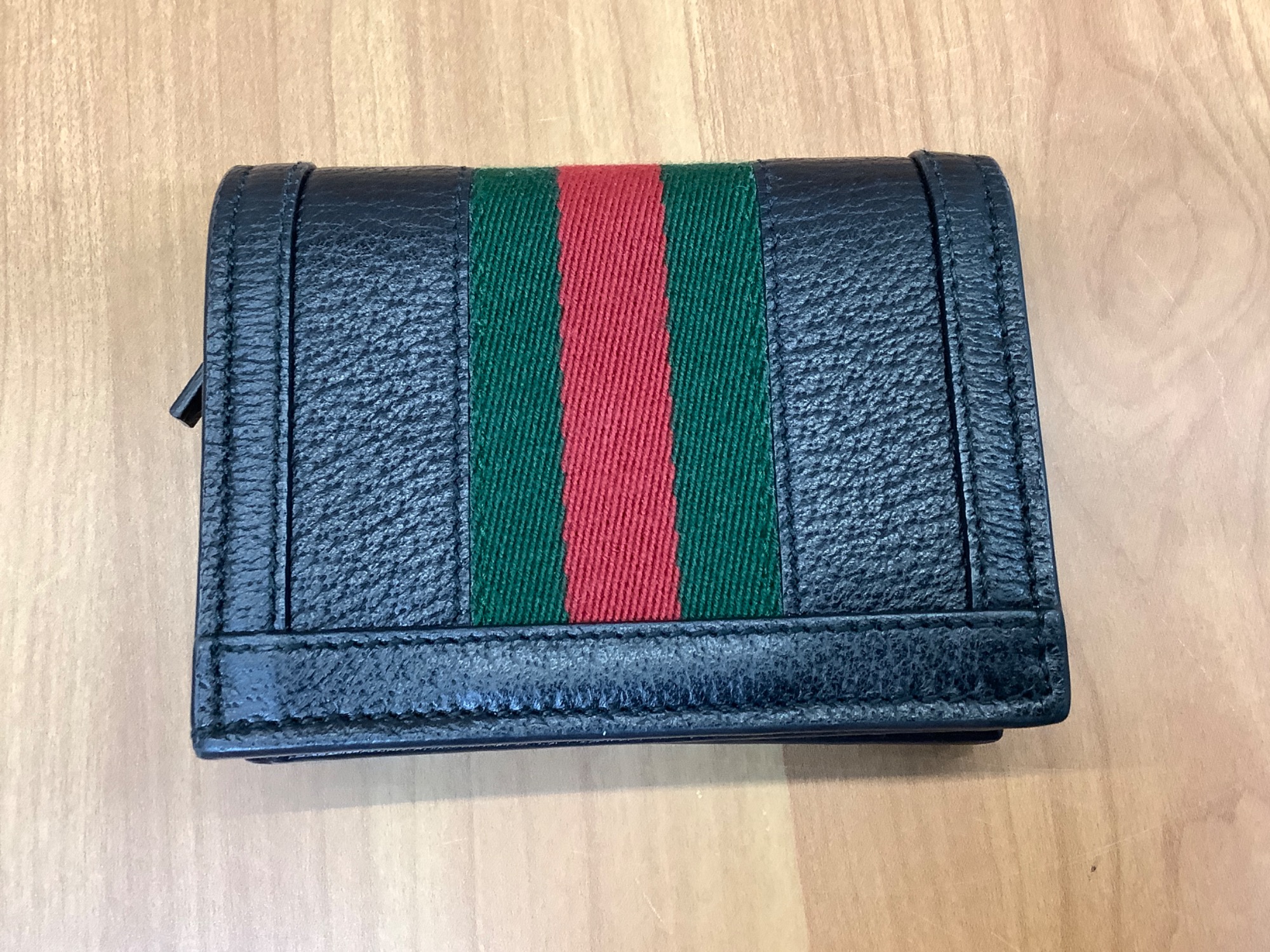 シェリーラインがオシャレ♪】GUCCI（グッチ）より2つ折り財布